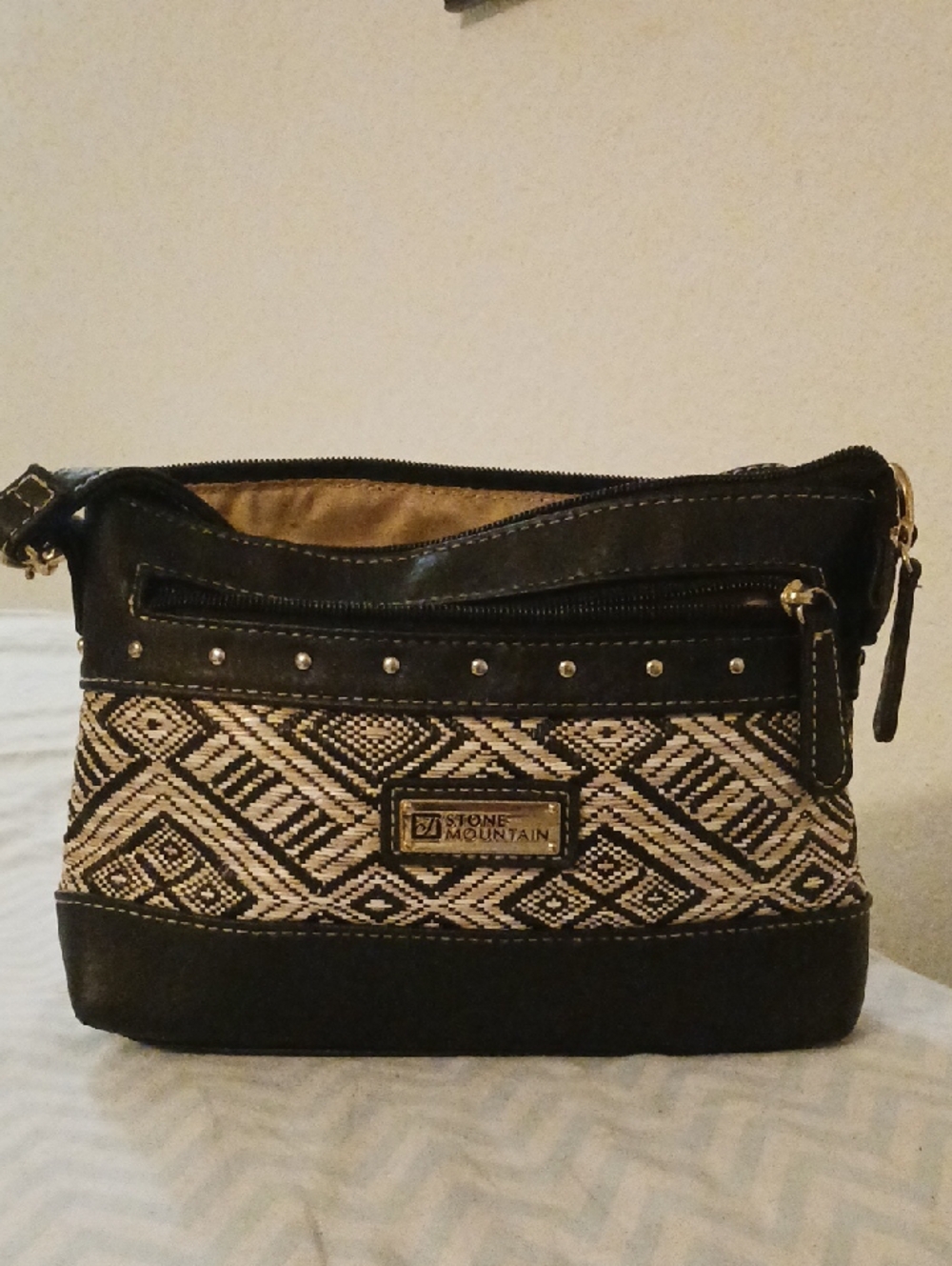 Stone Mountain Accessories Black and Cream Geometric Woven Crossbody